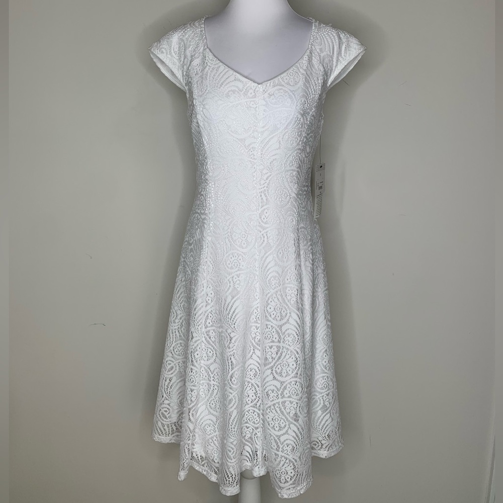 BN4 New Liz Claiborne Elegant White Lace Dress Queen Anne neckline Lined 6 NWT